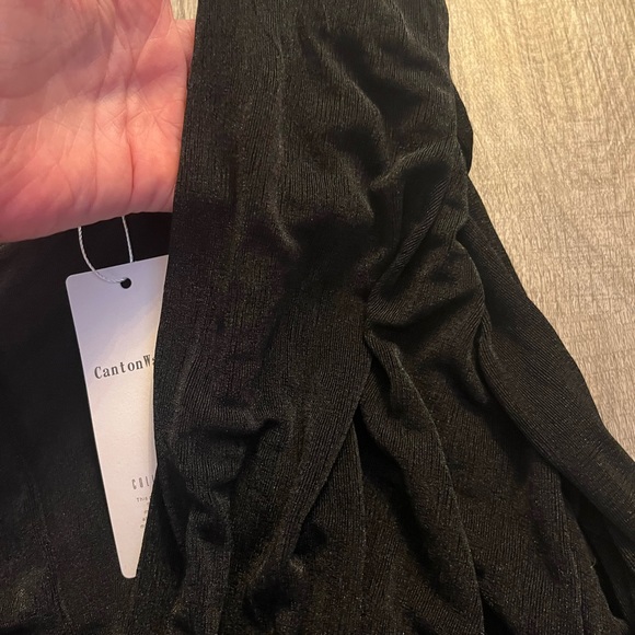 Black Plunge Dress - Picture 4 of 5